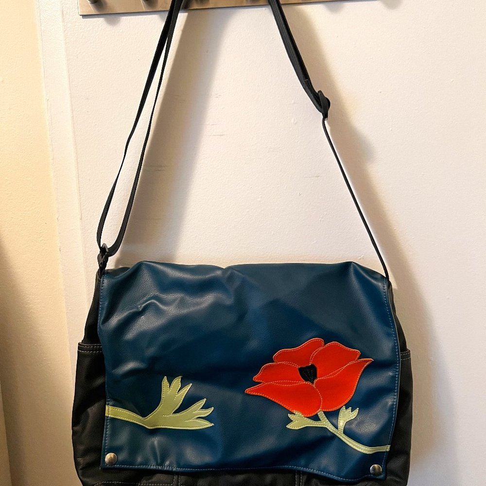 Queen Bee Creations tote bag faux leather